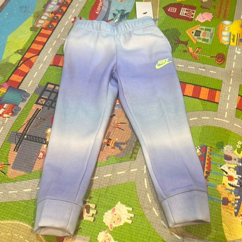 NWT girls NIKE sweats size 5-6 years old